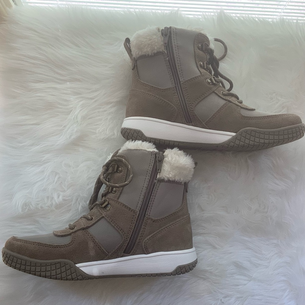 Weatherproof brand hiking boots
